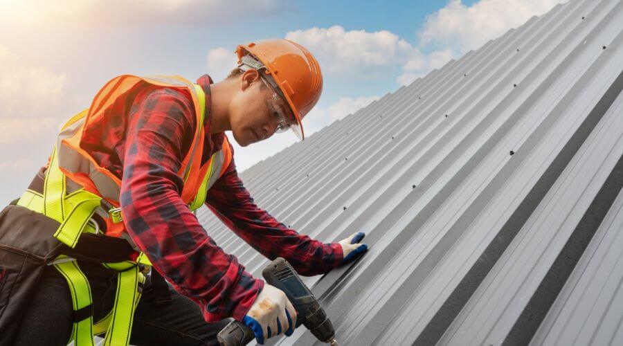 Professional gutter cleaning in Coward, SC